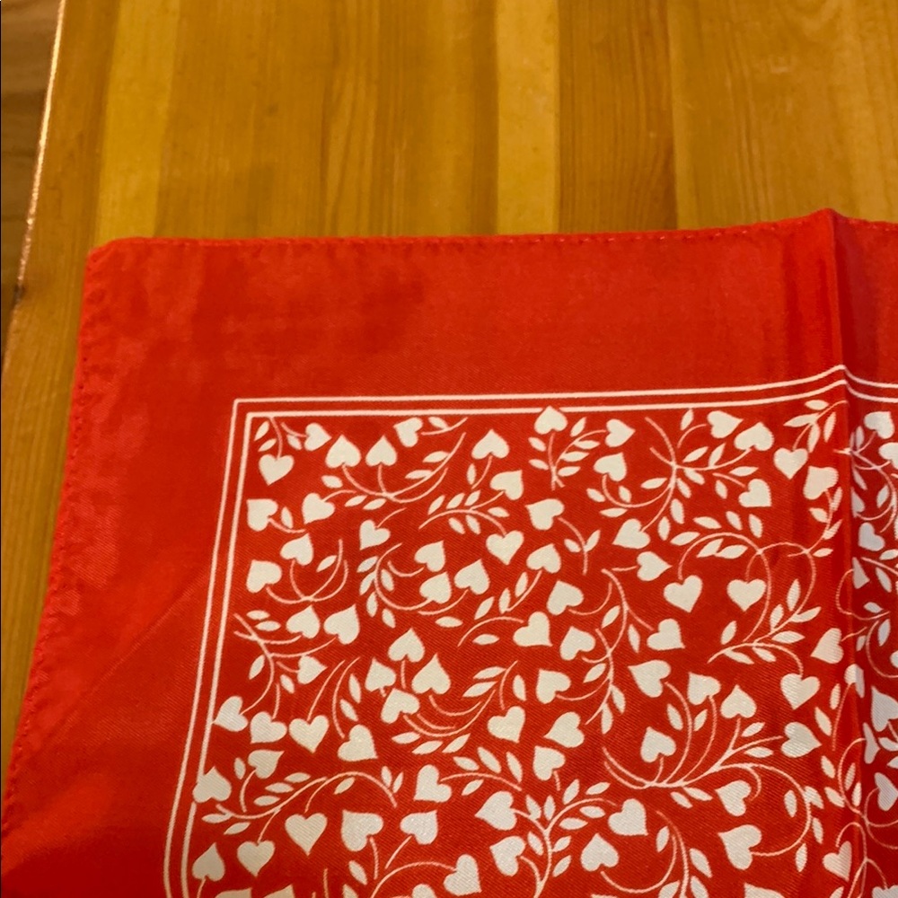 Vintage Hallmark signed Mary Ann, Red and White Floral Scarf, made in Japan - Picture 9 of 11